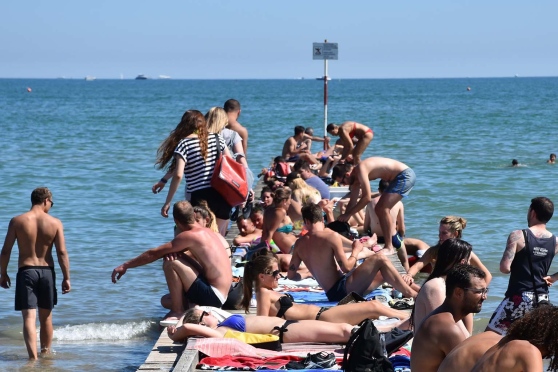 21enne si frattura 3 vertebre dopo un tuffo a Bibione