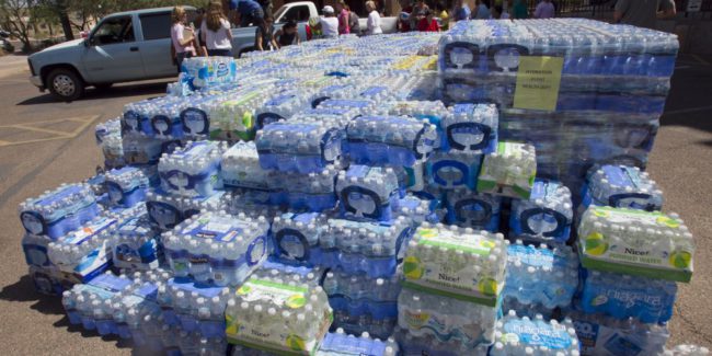 Bottiglie d'acqua esposte al sole: sequestrate dai Carabinieri