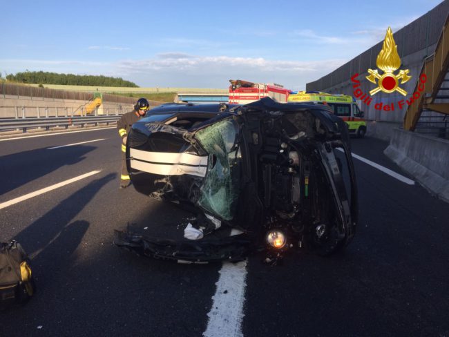 Auto capottata sul Passante a Mogliano, due feriti