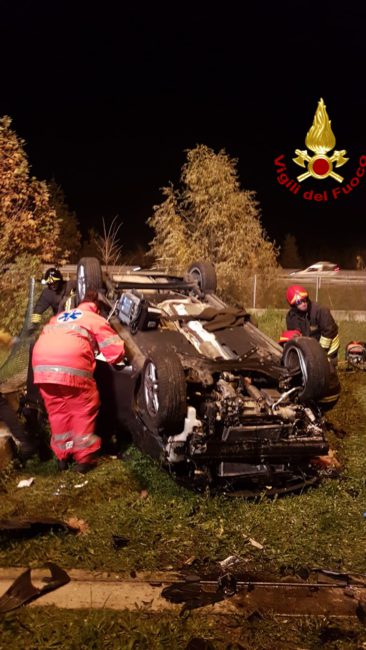 Noale auto si ribalta, ferito un anziano