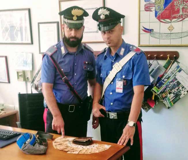 Autista NCC ruba borsello all'operatore aeroportuale