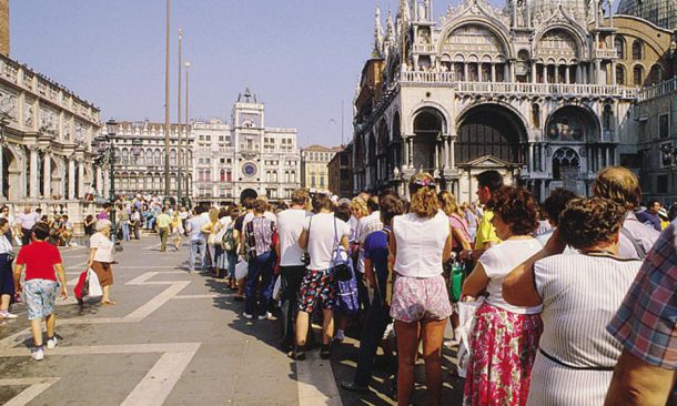 Guide turistiche non autorizzate e boat tour abusivi: multe a Venezia