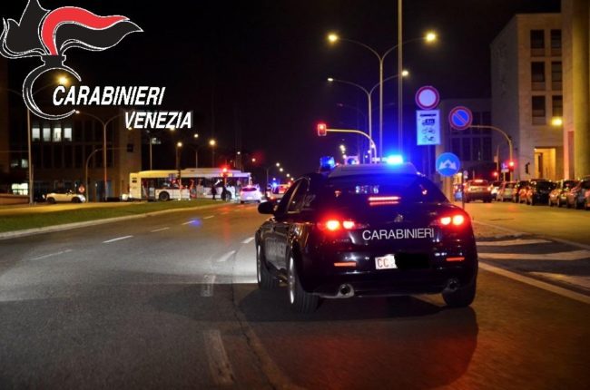 Sfuggono al controllo dei Carabinieri inseguiti e bloccati, Spinea