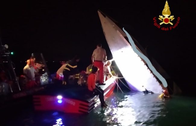 Incidente nautico, barca contro diga: 3 morti - Televenezia