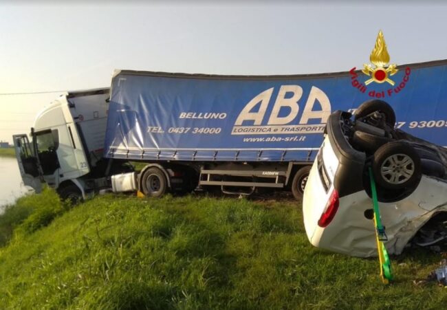 Incidente mortale a Chioggia: doblò contro camion - TeleVenezia