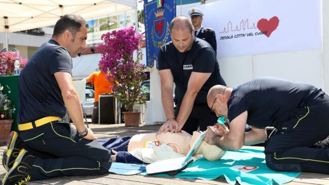 Jesolo città cardioprotetta: la mappa dei 100 100 defibrillatori