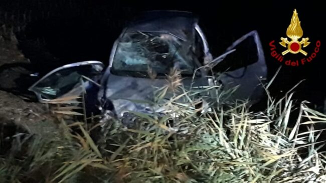 San Stino di Livenza: auto finisce in un campo, tre feriti