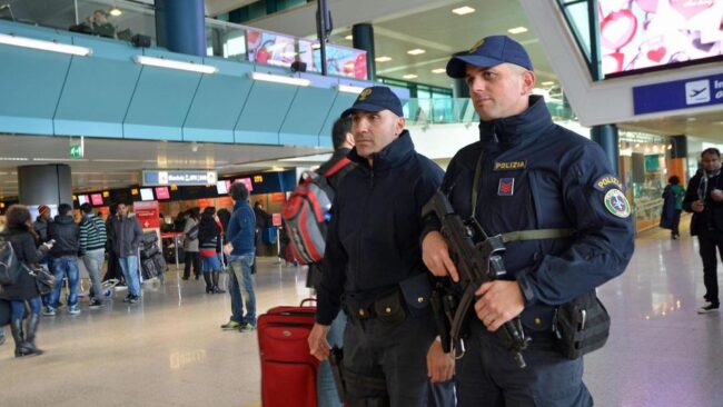 Addetta alle pulizie dell'aeroporto aggredita da un 45enne