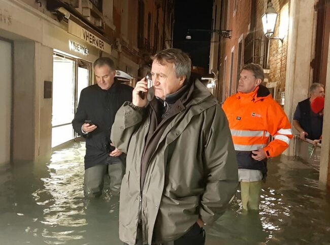 Acqua alta straordinaria: 14 novembre scuole chiuse a Venezia