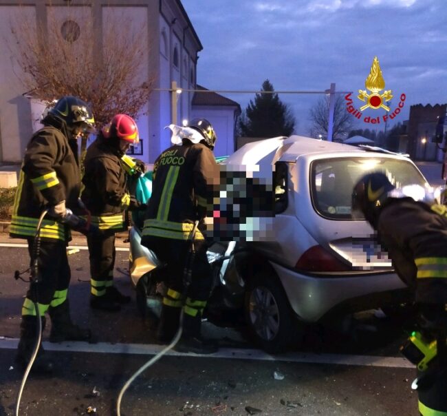 San Donà: frontale tra auto e camion, morto 21enne