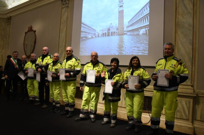 consegna dei riconoscimenti acqua alta