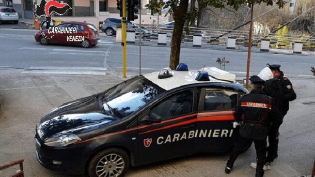 Abusi su una minorenne a Mira: arrestato 63enne