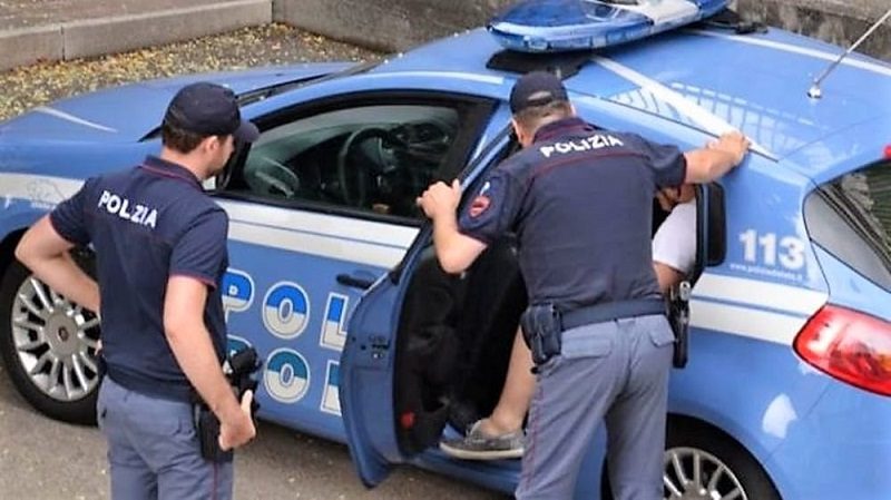 Rapina con pistola in tabaccheria a Mestre: preso in tre minuti