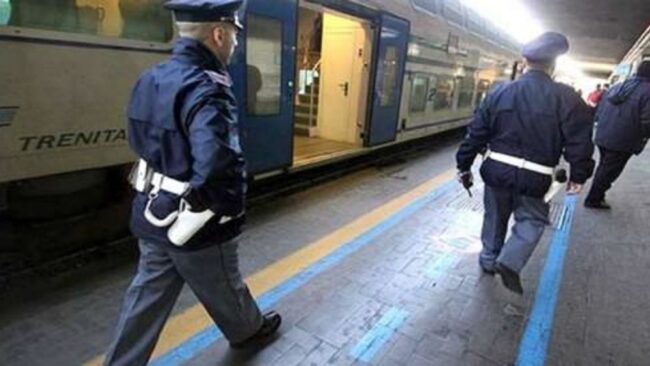 Mestre, il treno parte con la famiglia ma la bambina resta a terra: salvata