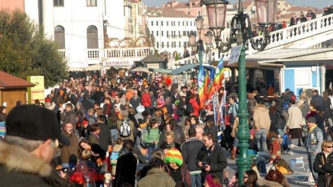 tentato borseggio carnevale venezia