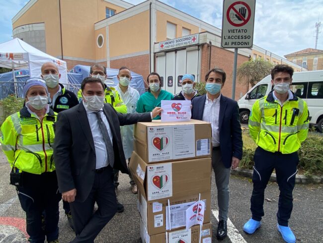 Covid-Hospital di Jesolo: tute e camici donati da un senatore Cinese