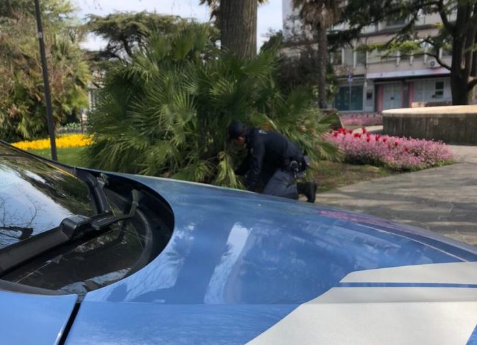 Jesolo, fugge alla vista della polizia: in tasca aveva cocaina e 5mila euro