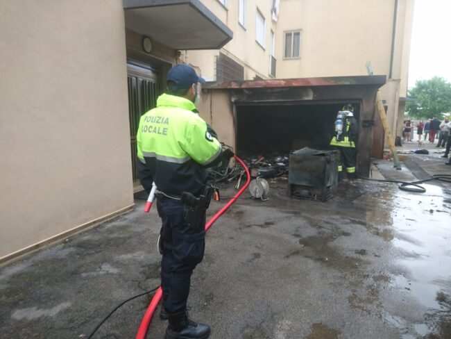 Garage in fiamme a Marghera