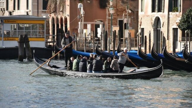 Traghetti da parada: al via al Giglio, alla dogana e al Carbon