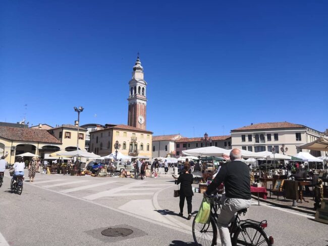 Mirano, mercatino dell'antiquariato anche a luglio per completare il rilancio