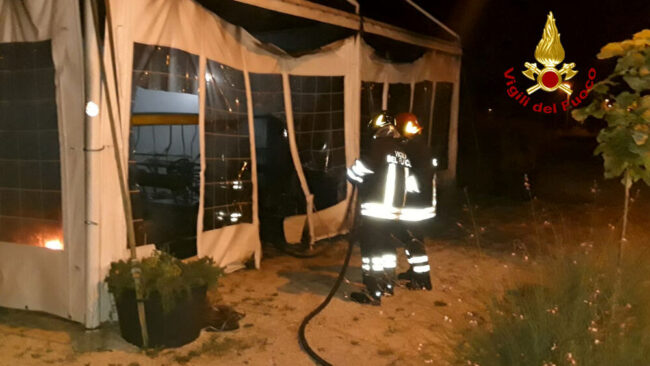 Caorle: principio di incendio in una tensostruttura