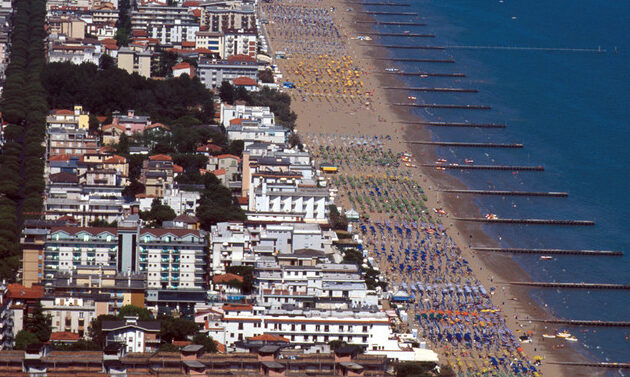 Jesolo, donna trovata morta in spiaggia