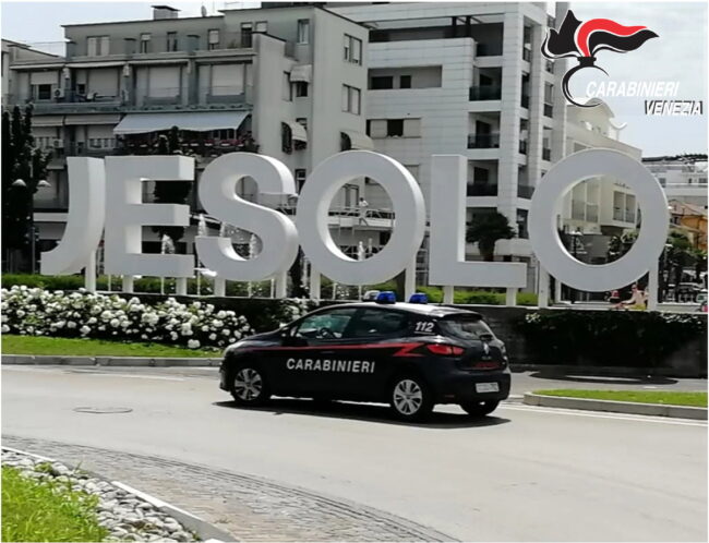 Jesolo ruba sotto l'ombrellone: fermato da un carabinieri fuori servizio - Televenezia