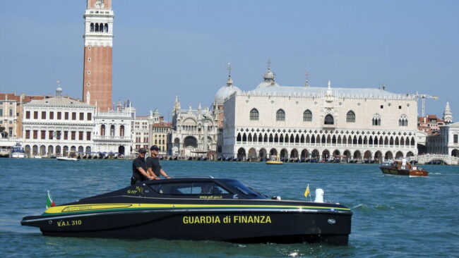 Motovedetta ibrida consegnata alla Guardia di Finanza di Venezia - Televenezia