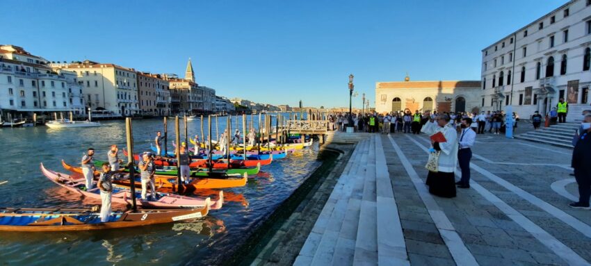 Regata storica 2020: benedizione dei gondolini ed equipaggi