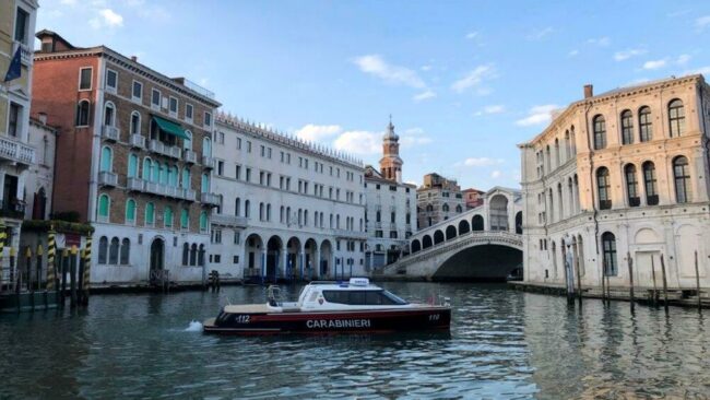 Rialto: tenta di violentare una donna, arrestato