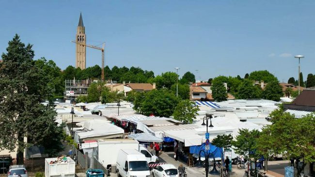 Sistemazione di piazza Kennedy di Jesolo: ad ottobre al via i lavori - Televenezia