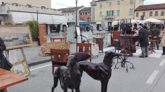 Mercatino dell'antiquariato di Mirano in piazza anche a San Matteo