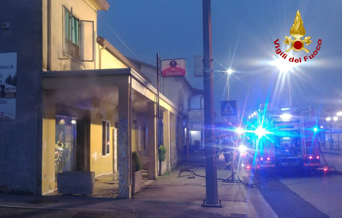 Campologno Maggiore: bar in fiamme