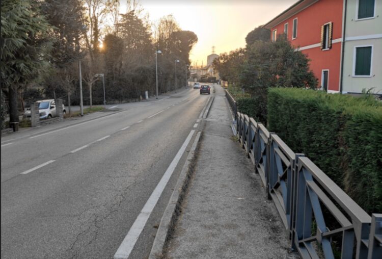 Marano di Mira: il ripristino del marciapiede in Via Caltana - Televenezia