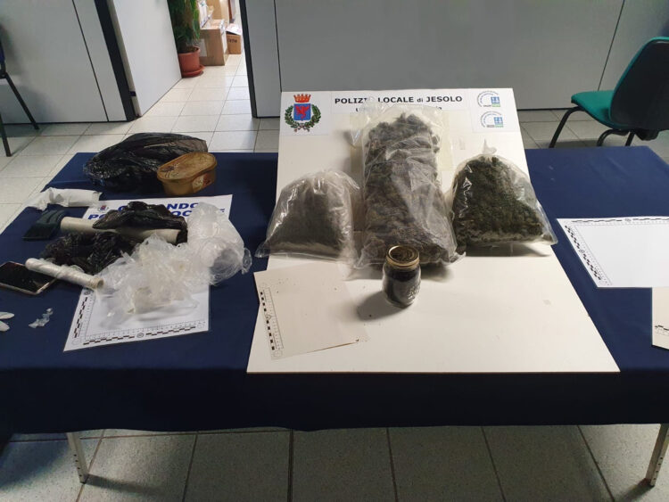 Jesolo: polizia arresta due persone per spaccio di droga