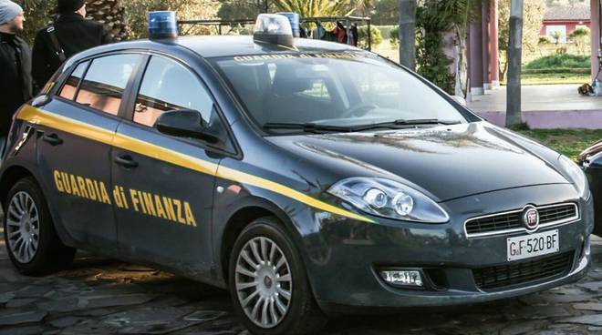 Imprenditore vittima di estorsione: due arresti