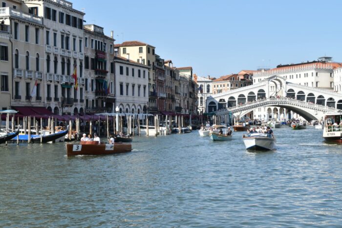 Salone nautico: al via con il corteo lungo il Canal Grande “E-regatta”