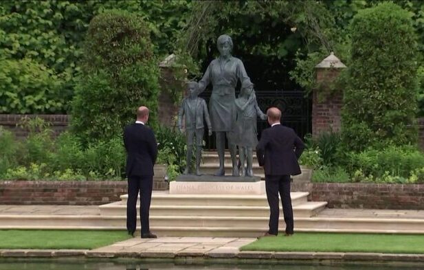 William e Harry e la statua per i 60 anni di Lady Diana