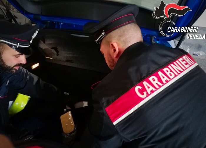 Spacciatore di cocaina arrestato a Mestre dai carabinieri - TeleVenezia