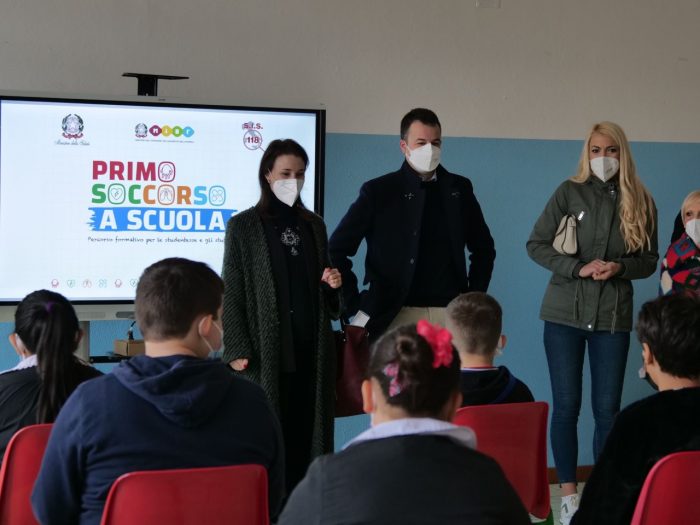 Pronto soccorso a scuola all'istituto Giulio Cesare di Mestre - TeleVenezia