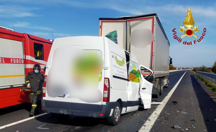 Tamponamento in autostrada: deceduto l'autista del furgone - TeleVenezia