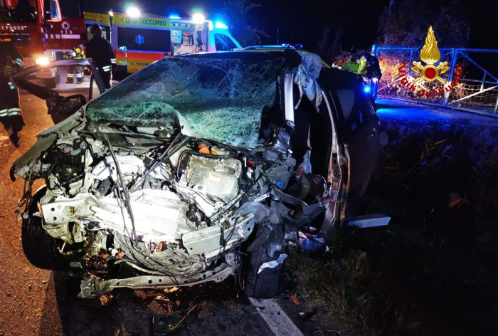 Quarto d'Altino, scontro frontale tra due auto: quattro morti