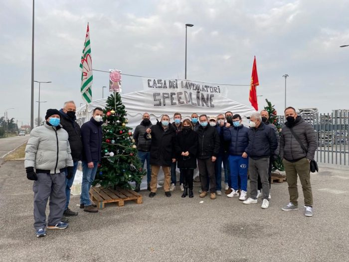 Pallina in vetro di Murano per l’albero di Natale all’esterno di Speedline