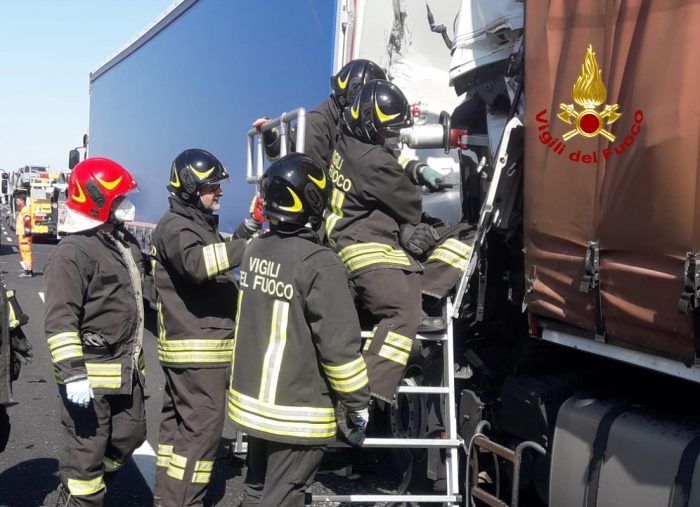 Incidente mortale in A4: tamponamento tra tir - Televenezia