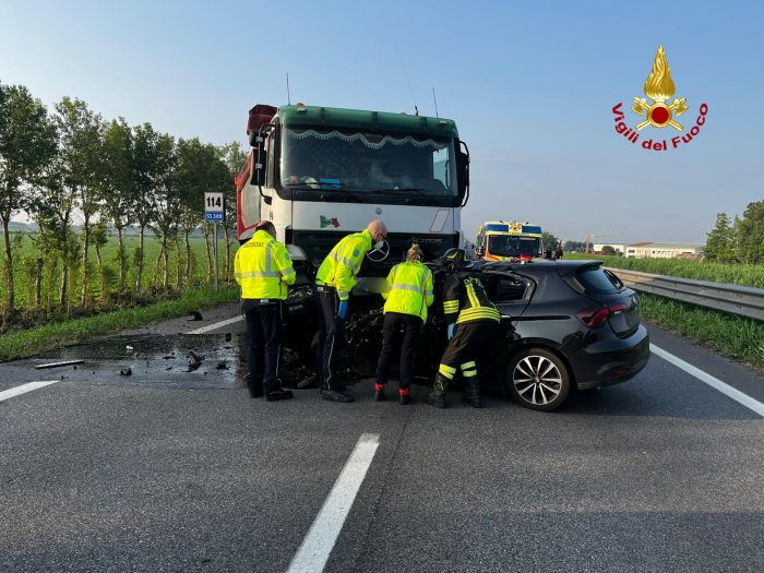 Romea, scontro frontale tra auto e camion: muore 25enne - Televenezia