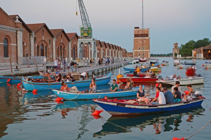 Arsenale di Venezia: torna il drive-in in barca - TeleVenezia