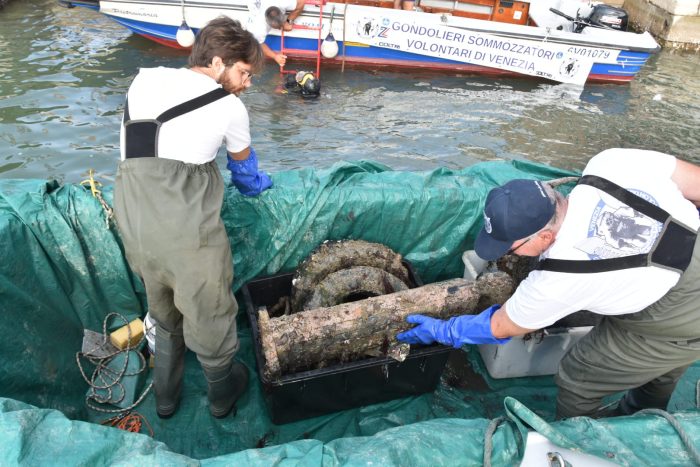 Gondolieri sub: 300 chilogrammi di rifiuti recuperati