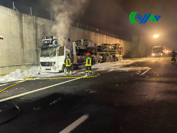 Incendio, Passante di Mestre chiuso verso Milano - TeleVenezia