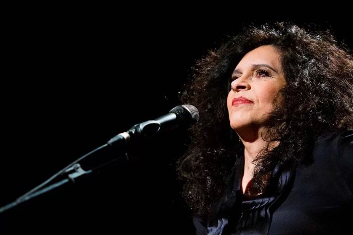 Gal Costa scomparsa a 77 anni. Con i suoi 43 album è un'icona- RadioVenezia