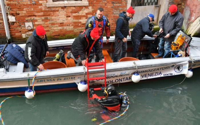 Gondolieri sub: nuova immersione, quasi una tonnellata di rifiuti-TeleVenezia